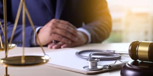 medical-maplractice-lawyer-gavel-scales_social